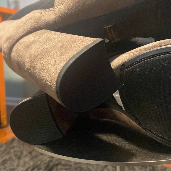 NWOT GUESS WOMEN’S DARK GRAY SUEDE POINTED TOE ANKLE FASHION BOOTS - Picture 12 of 12